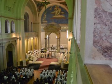 “Mangiate, amici, bevete; inebriatevi d’amore!” (Ct 5,1)