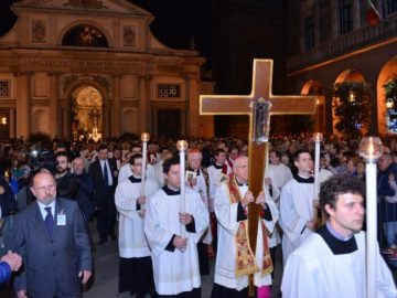 Seguendo Gesù, dietro alla Croce