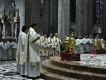 I Candidati portano gli olii santi nella Messa Crismale – Nuovo incarico a don Mario Antonelli