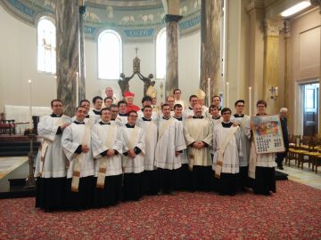 E la FESTA dei Candidati ha inizio all’insegna della “Donna vestita di sole”!