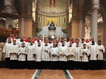 Missione vocazionale 2023: “Entrò per rimanere con loro”